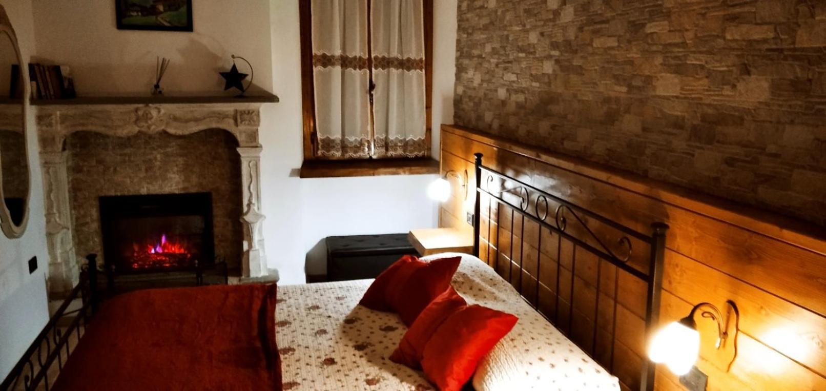 Borgo Antico Chalet Appartamenti Fara Novarese Exterior foto